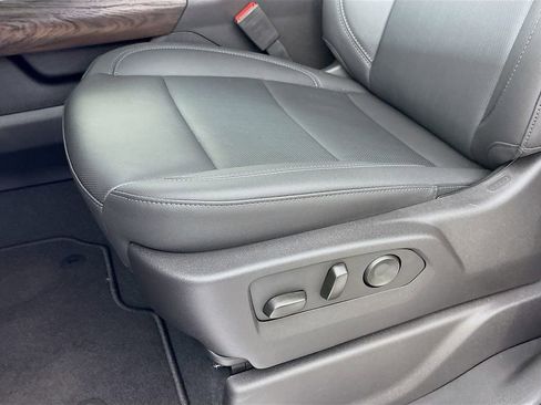 New 2025 GMC Sierra 3500 SLT w/ SLT Convenience Package image 19