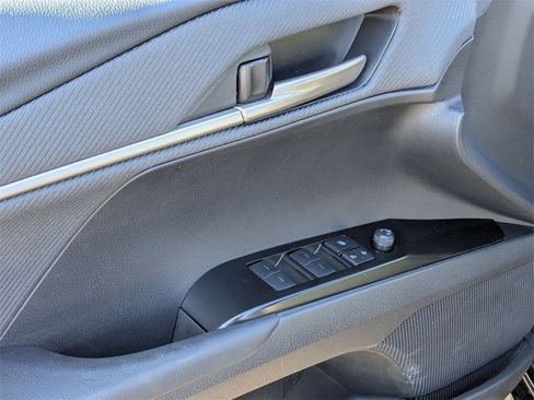 Used 2025 Toyota Camry SE image 14