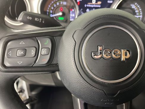 Used 2023 Jeep Wrangler Unlimited w/ Sun & Screen Package image 9