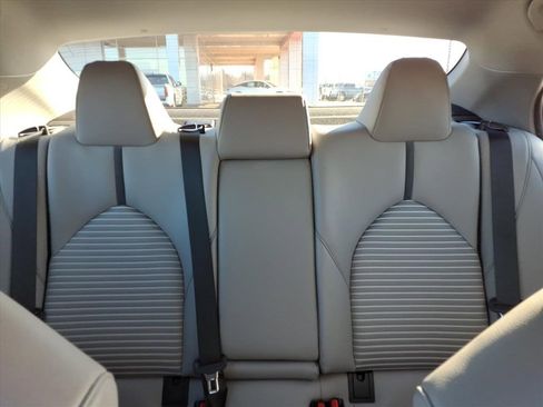 Used 2023 Toyota Camry SE image 17