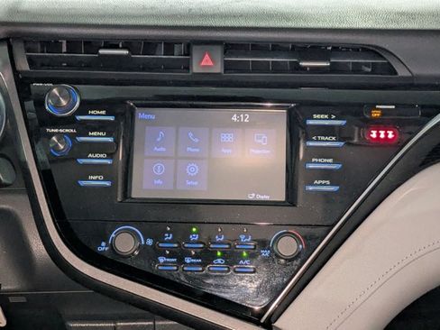 Used 2018 Toyota Camry LE FWD image 15