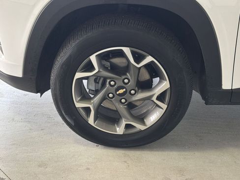 Used 2025 Chevrolet Trax LT image 30