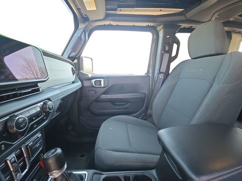 Used 2024 Jeep Wrangler Unlimited Sahara image 11