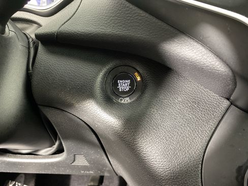 Used 2019 Jeep Cherokee Latitude Plus FWD image 24