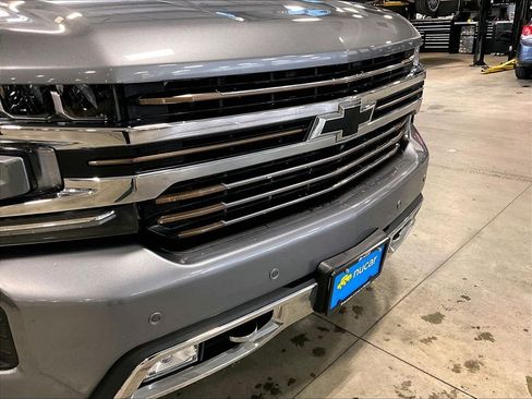 Used 2022 Chevrolet Silverado 1500 High Country w/ Technology Package AWD/4WD image 33