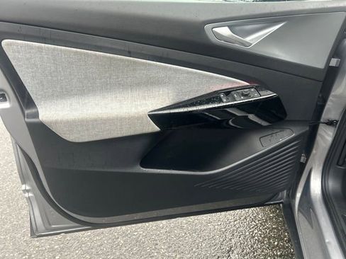 Used 2023 Volkswagen ID.4 Pro image 17