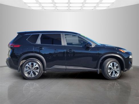 Used 2023 Nissan Rogue SV image 3