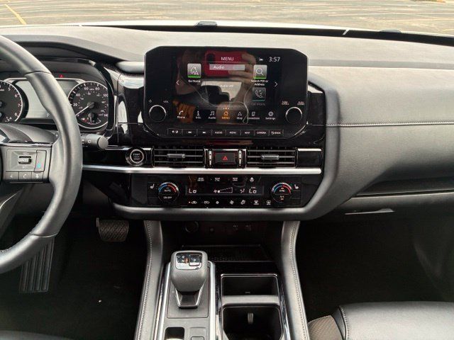 Certified 2024 Nissan Pathfinder SL FWD image 16