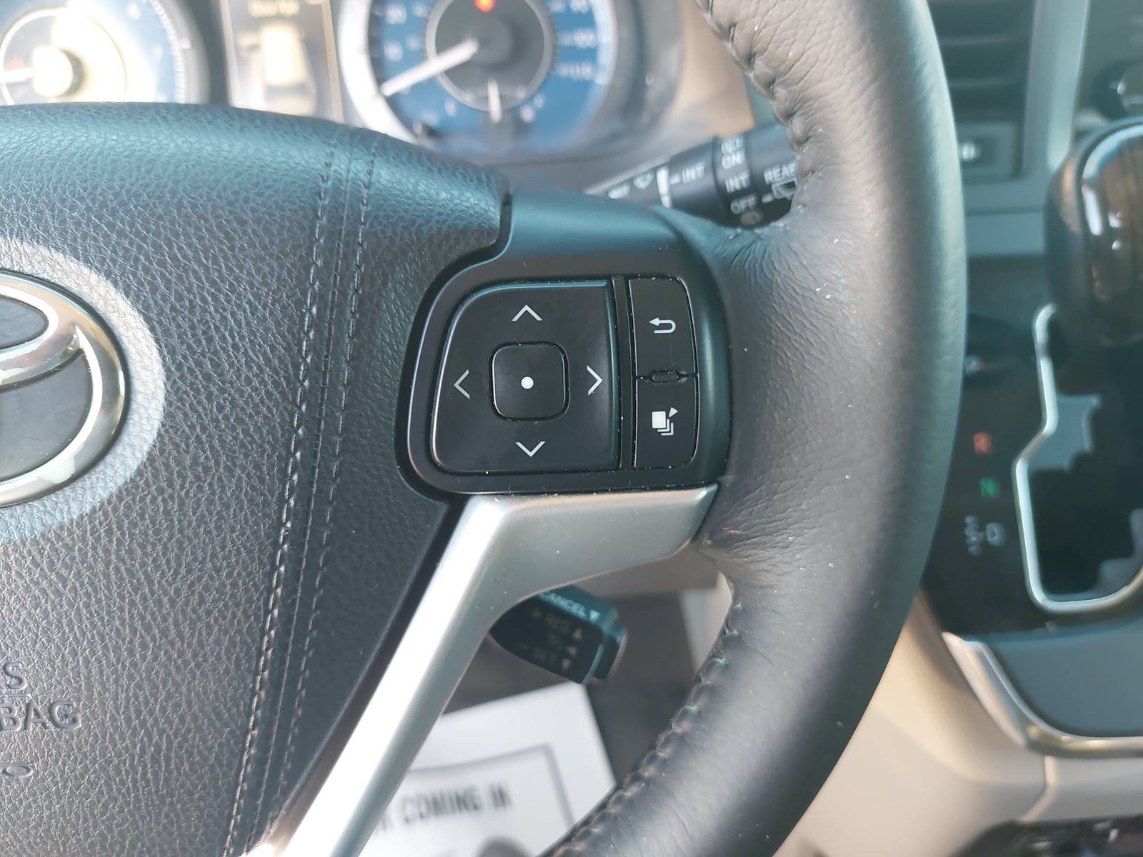 Used 2016 Toyota Sienna XLE Premium FWD image 19
