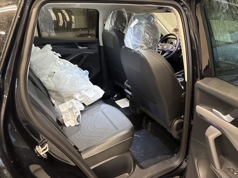 New 2026 Volkswagen Tiguan SE image 17