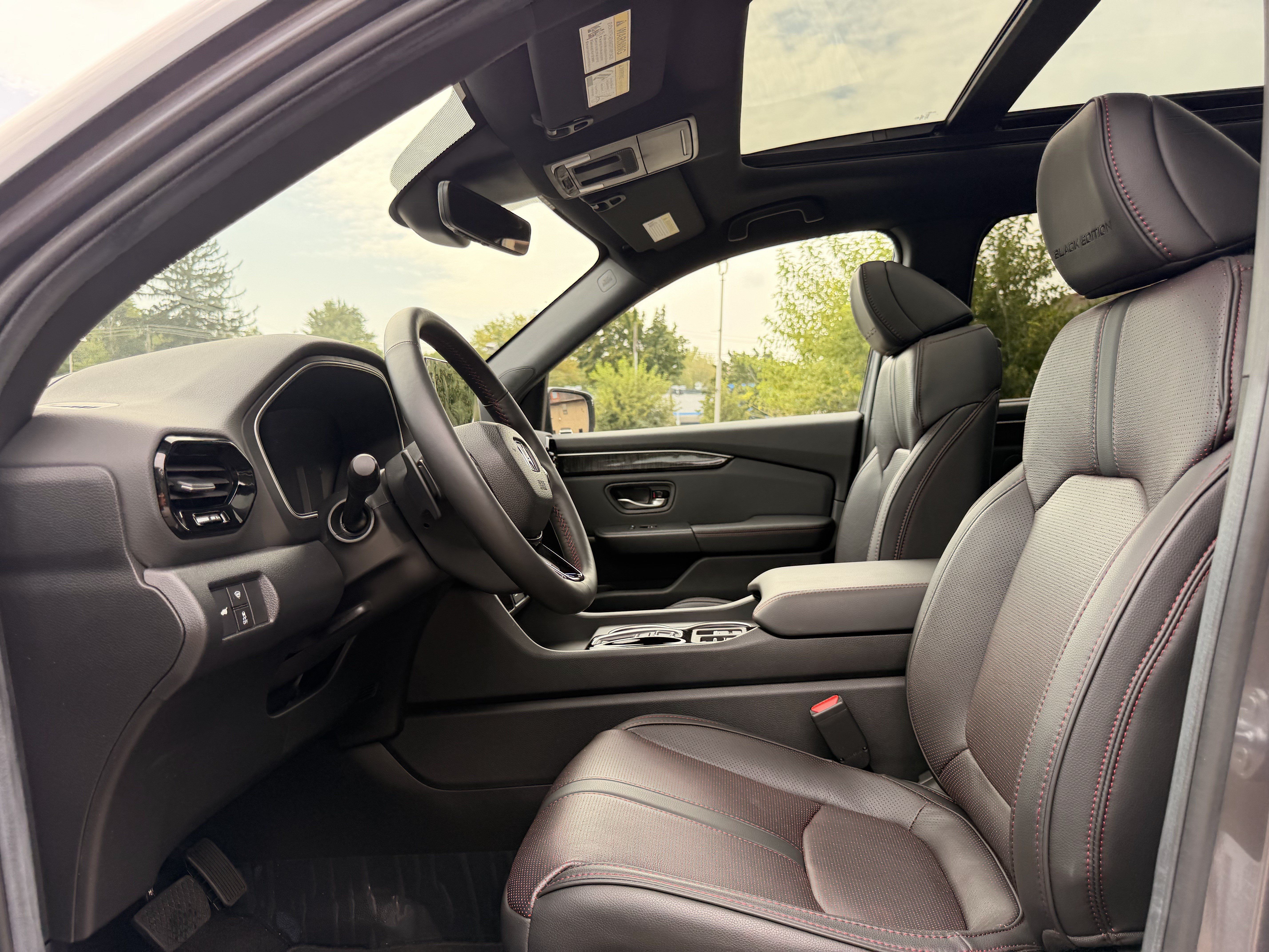 Used 2025 Honda Pilot Black Edition image 15