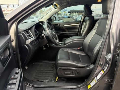 Used 2019 Toyota Highlander Plus image 18