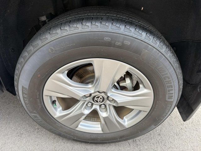 Used 2024 Toyota RAV4 XLE FWD image 31