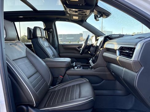 Used 2025 GMC Yukon Denali Ultimate image 18
