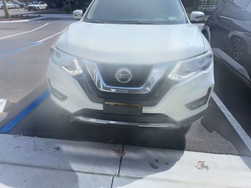 Used 2019 Nissan Rogue SL w/ Premium Package image 1