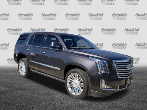 Used 2017 Cadillac Escalade Platinum image 2