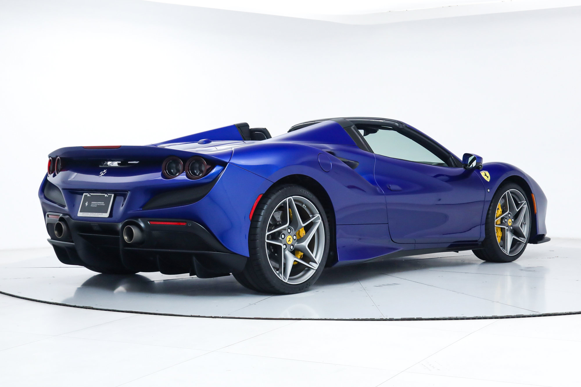 Certified 2022 Ferrari F8 Tributo RWD image 3