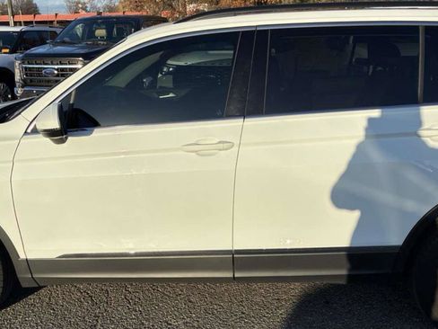 Used 2018 Volkswagen Tiguan SEL Premium image 29