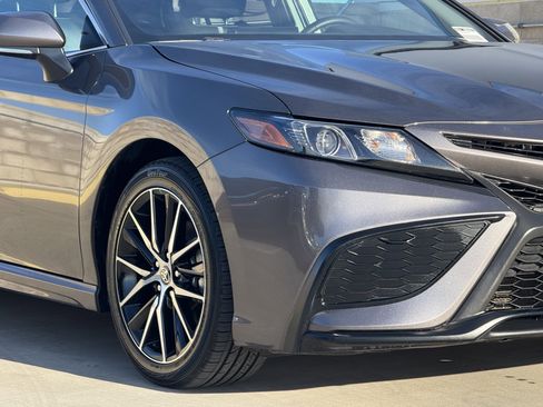 Used 2024 Toyota Camry SE image 4
