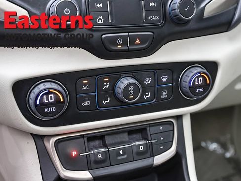 Used 2022 GMC Terrain Denali w/ Denali Premium Package AWD/4WD image 21