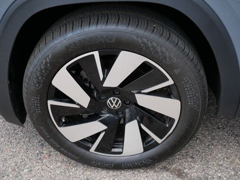 Certified 2024 Volkswagen Atlas Cross Sport SEL AWD/4WD image 15