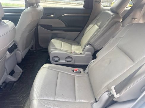 Used 2017 Toyota Highlander Limited FWD image 15