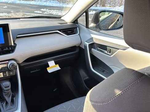 New 2025 Toyota RAV4 XLE image 28