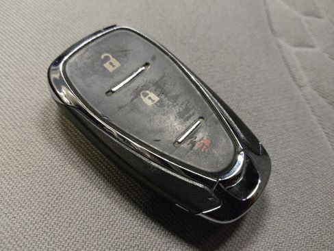 Used 2020 Chevrolet Equinox LS image 32