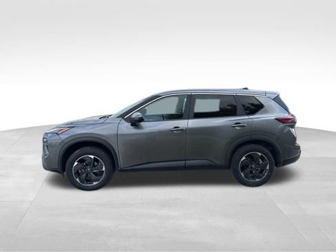 Used 2024 Nissan Rogue SV image 4