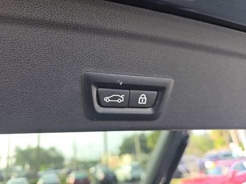 Used 2022 BMW X6 xDrive40i w/ M Sport Package image 9