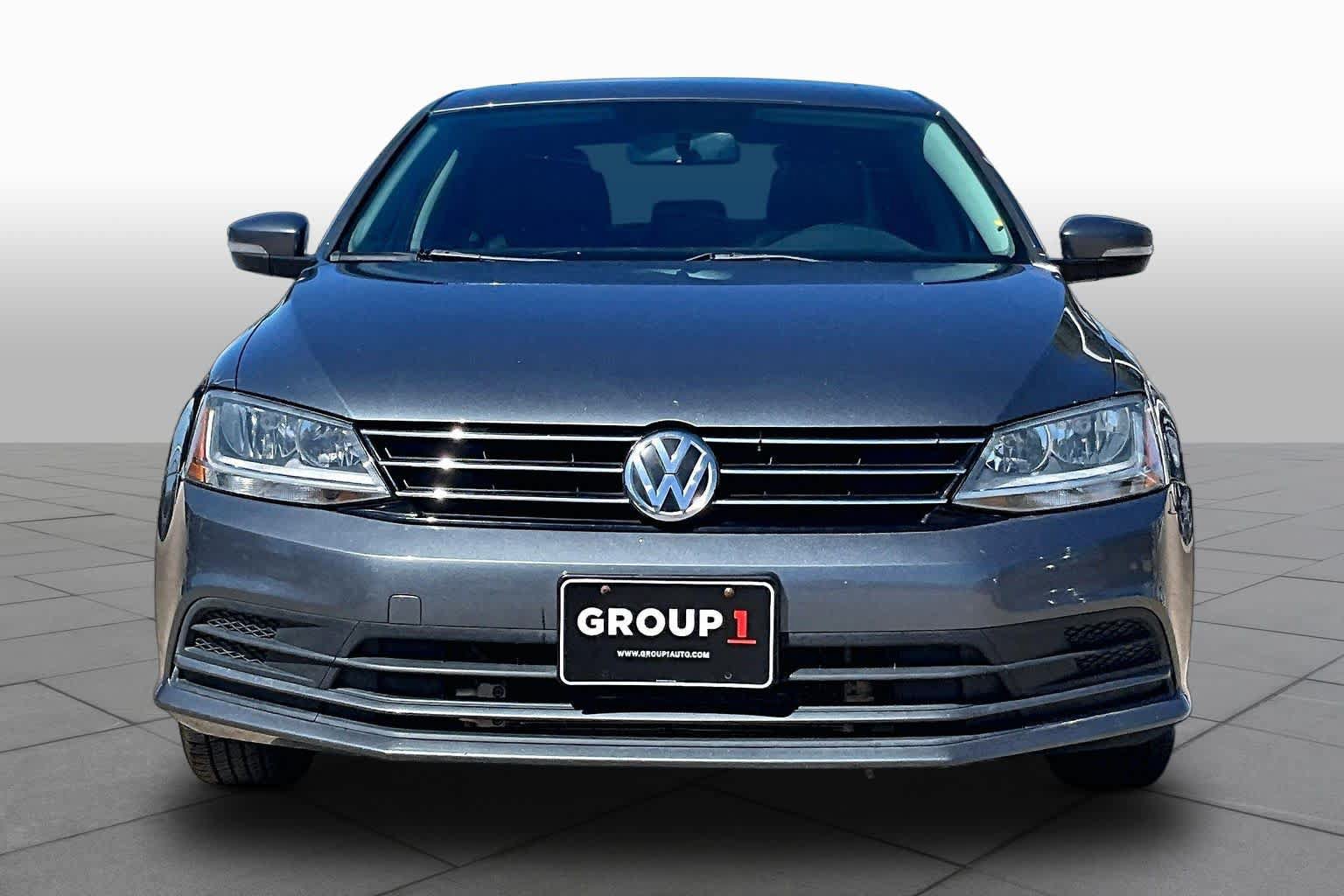 Used 2017 Volkswagen Jetta SE FWD image 4