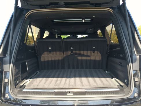 Used 2023 Jeep Grand Wagoneer L Series II w/ Premium Group II image 14