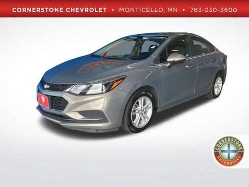 Used 2017 Chevrolet Cruze LT FWD image 1