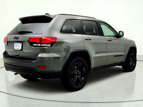 Used 2019 Jeep Grand Cherokee Laredo RWD image 5