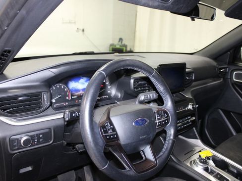 Used 2020 Ford Explorer XLT w/ Comfort Package RWD image 17