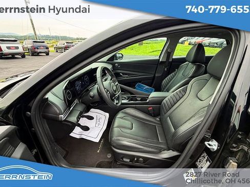 Used 2025 Hyundai Elantra Limited FWD image 17