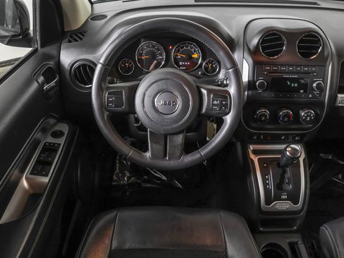 Used 2014 Jeep Compass Latitude image 36