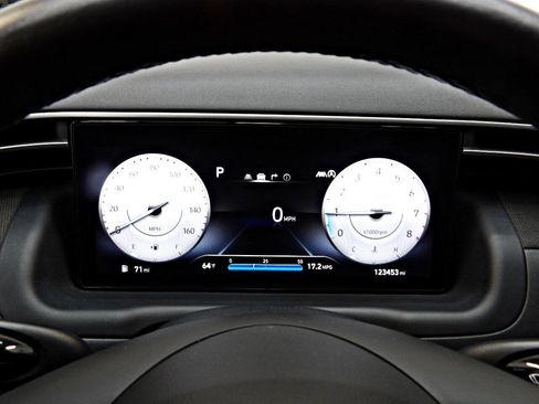 Used 2022 Hyundai Tucson Limited AWD/4WD image 16
