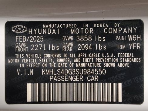 Used 2025 Hyundai Elantra SEL FWD image 33