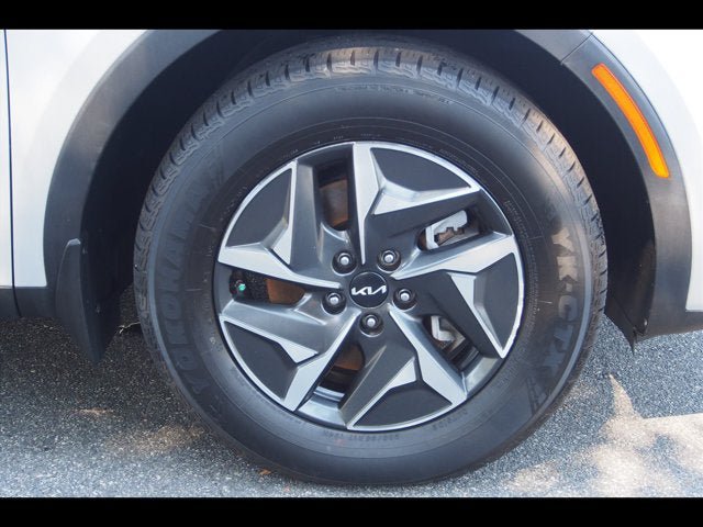 Used 2022 Kia Sorento S FWD image 9