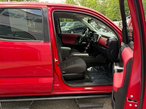Used 2022 Toyota Tacoma SR5 RWD image 30