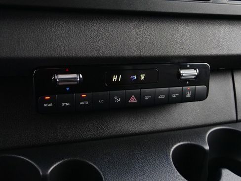 Used 2024 Mercedes-Benz Sprinter 2500 image 17