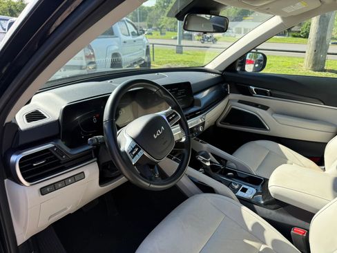 Used 2024 Kia Telluride S AWD/4WD image 9