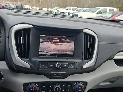 Used 2023 GMC Terrain SLE w/ Driver Convenience Package image 32