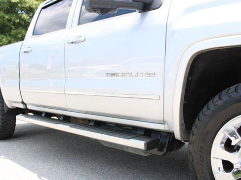 Used 2019 GMC Sierra 2500 Denali w/ Duramax Plus Package AWD/4WD image 10
