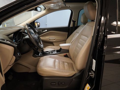 Used 2019 Ford Escape Titanium image 6