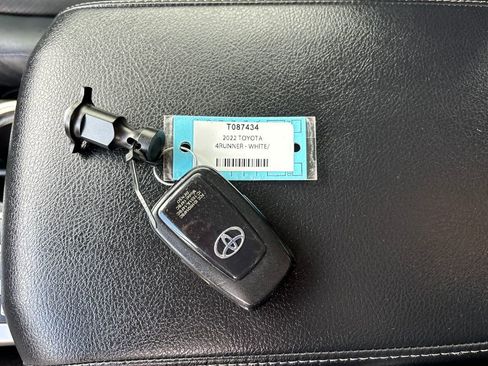 Used 2022 Toyota 4Runner Limited image 29