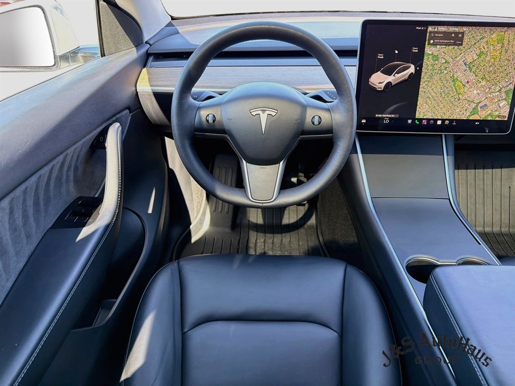 Used 2021 Tesla Model Y Long Range AWD/4WD image 29