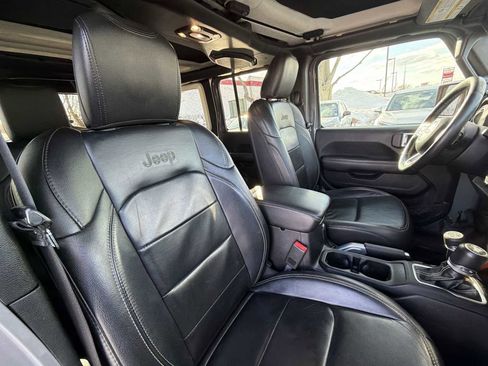 Used 2019 Jeep Wrangler Unlimited Sahara w/ Quick Order Package 24M Moab image 17