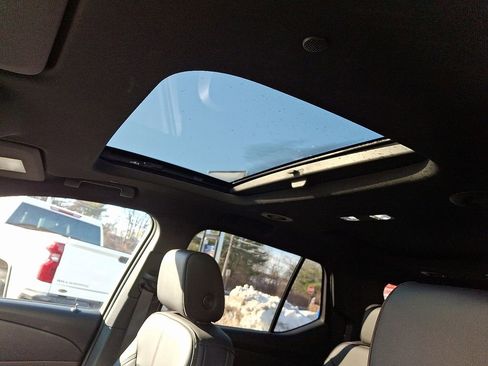 Used 2023 Chevrolet Traverse RS image 21